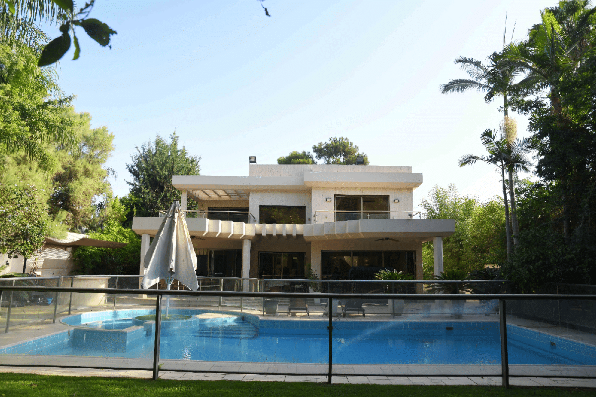 For sale Luxury homes in Savyon Savyon Debotton