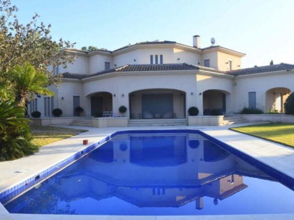 בית למכירה בסביון עם בריכה a vendre à savyon