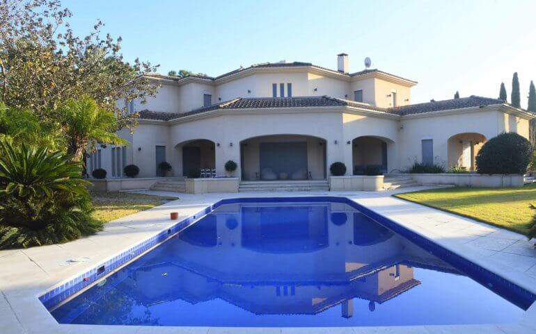 בית למכירה בסביון עם בריכה a vendre à savyon