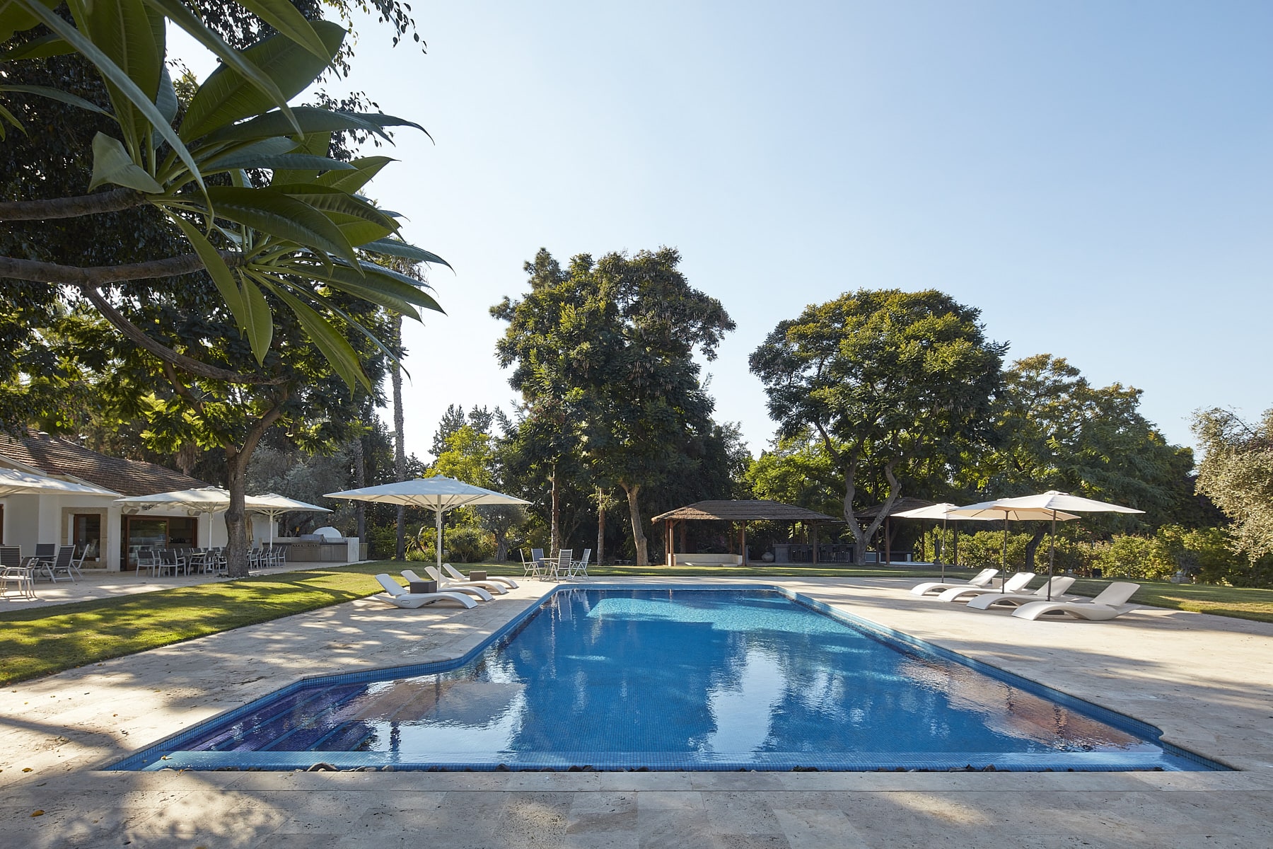 Mansion for sale in Savyon - De Botton Real Estate